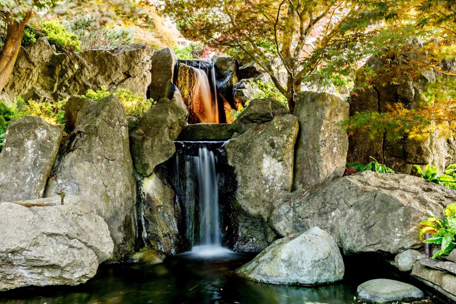 High end landscape construction by Fossil Landscape Construction in Vancouver BC featuring refined outdoor spaces, detailed craftsmanship and timeless design.