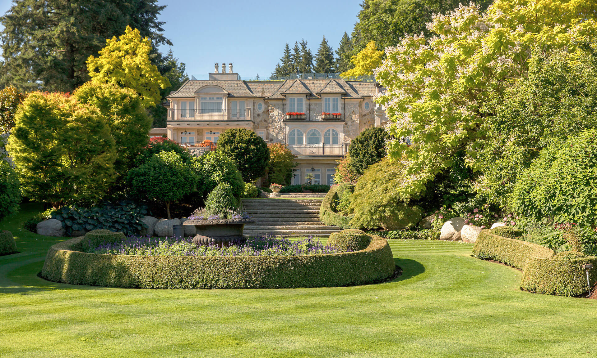 High end landscape construction by Fossil Landscape Construction in Vancouver BC featuring refined outdoor spaces, detailed craftsmanship and timeless design.