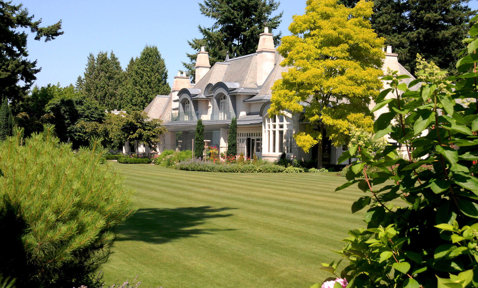 High end landscape construction by Fossil Landscape Construction in Vancouver BC featuring refined outdoor spaces, detailed craftsmanship and timeless design.