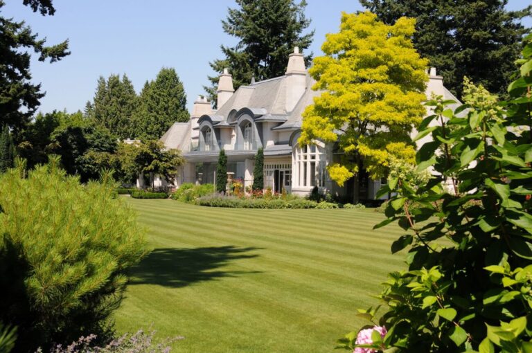 High end landscape construction by Fossil Landscape Construction in Vancouver BC featuring refined outdoor spaces, detailed craftsmanship and timeless design.