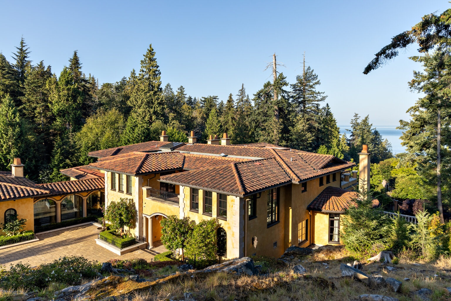 High end landscape construction by Fossil Landscape Construction in Vancouver BC featuring refined outdoor spaces, detailed craftsmanship and timeless design.