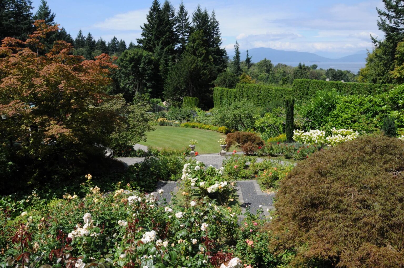 High end landscape construction by Fossil Landscape Construction in Vancouver BC featuring refined outdoor spaces, detailed craftsmanship and timeless design.