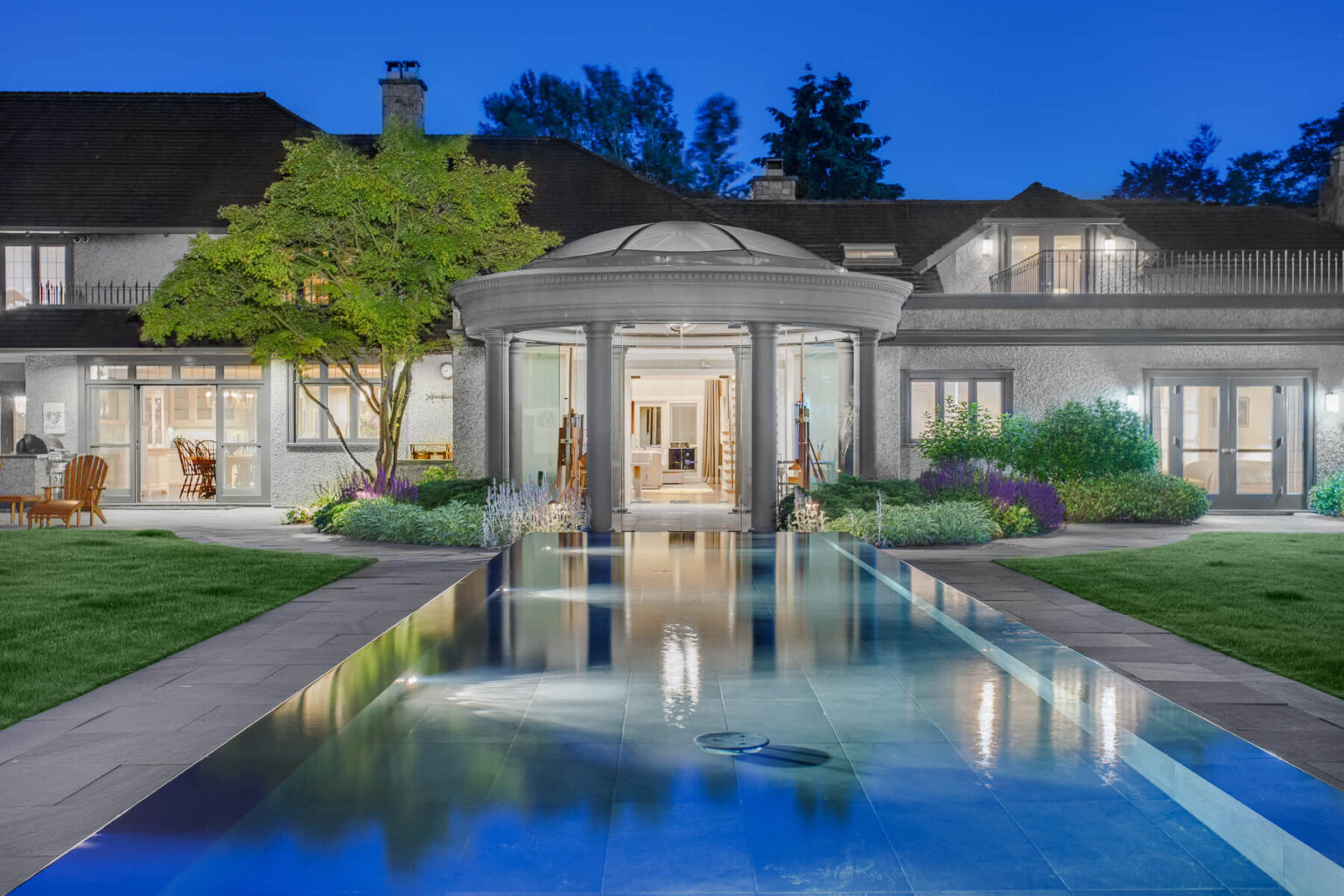 High end landscape construction by Fossil Landscape Construction in Vancouver BC featuring refined outdoor spaces, detailed craftsmanship and timeless design.